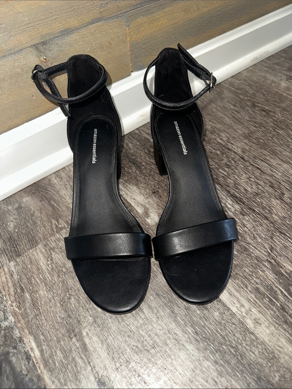 Amazon Essentials Black Ankle-Strap Block Heel Sandals - Picture 2 of 3